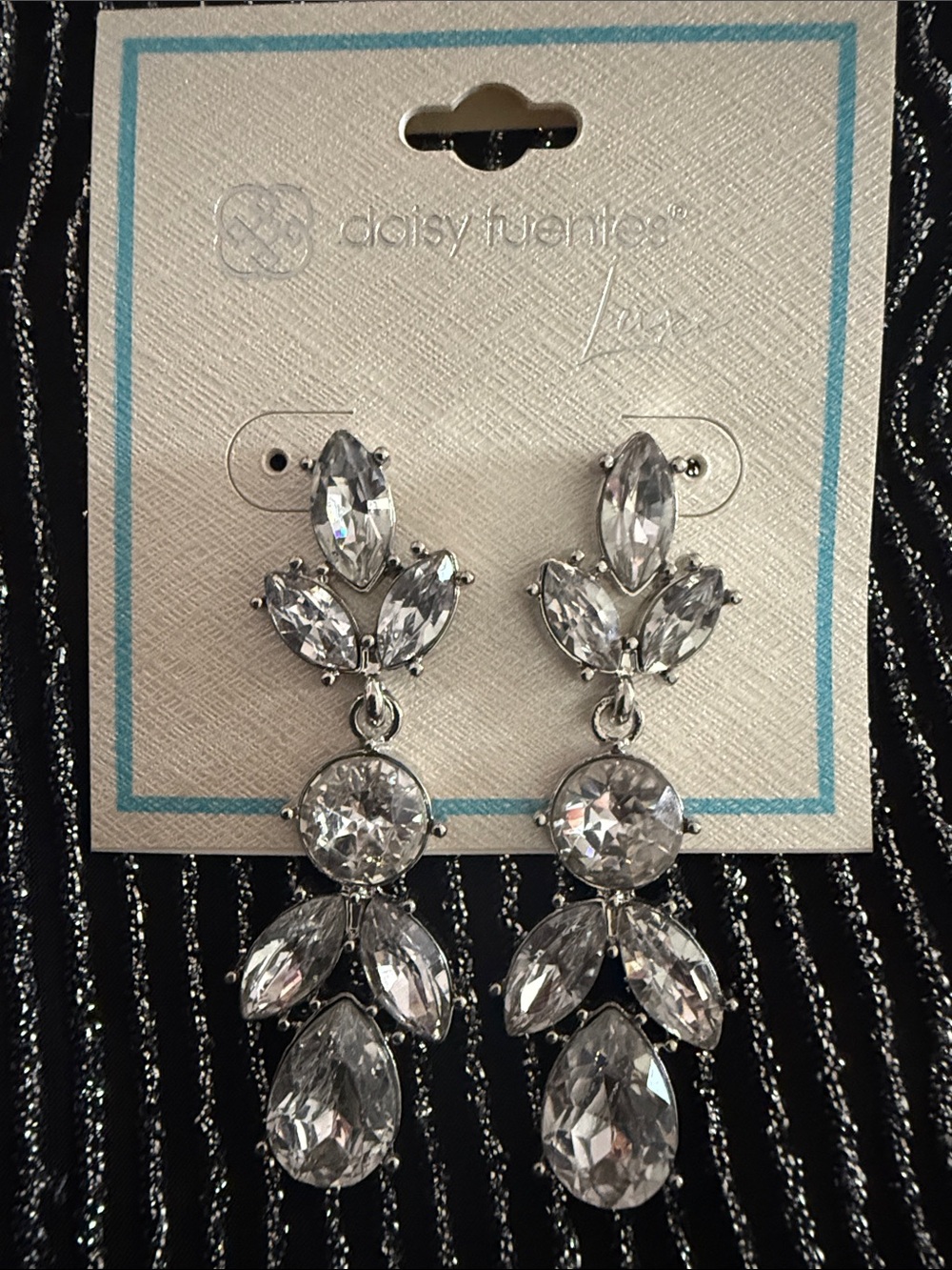 NWT Women’s Daisy Fuentes Luxe 2.25” Clear Crystal Drop Earrings - Silver Tone